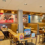 Ramada By Wyndham Niagara Falls By The River