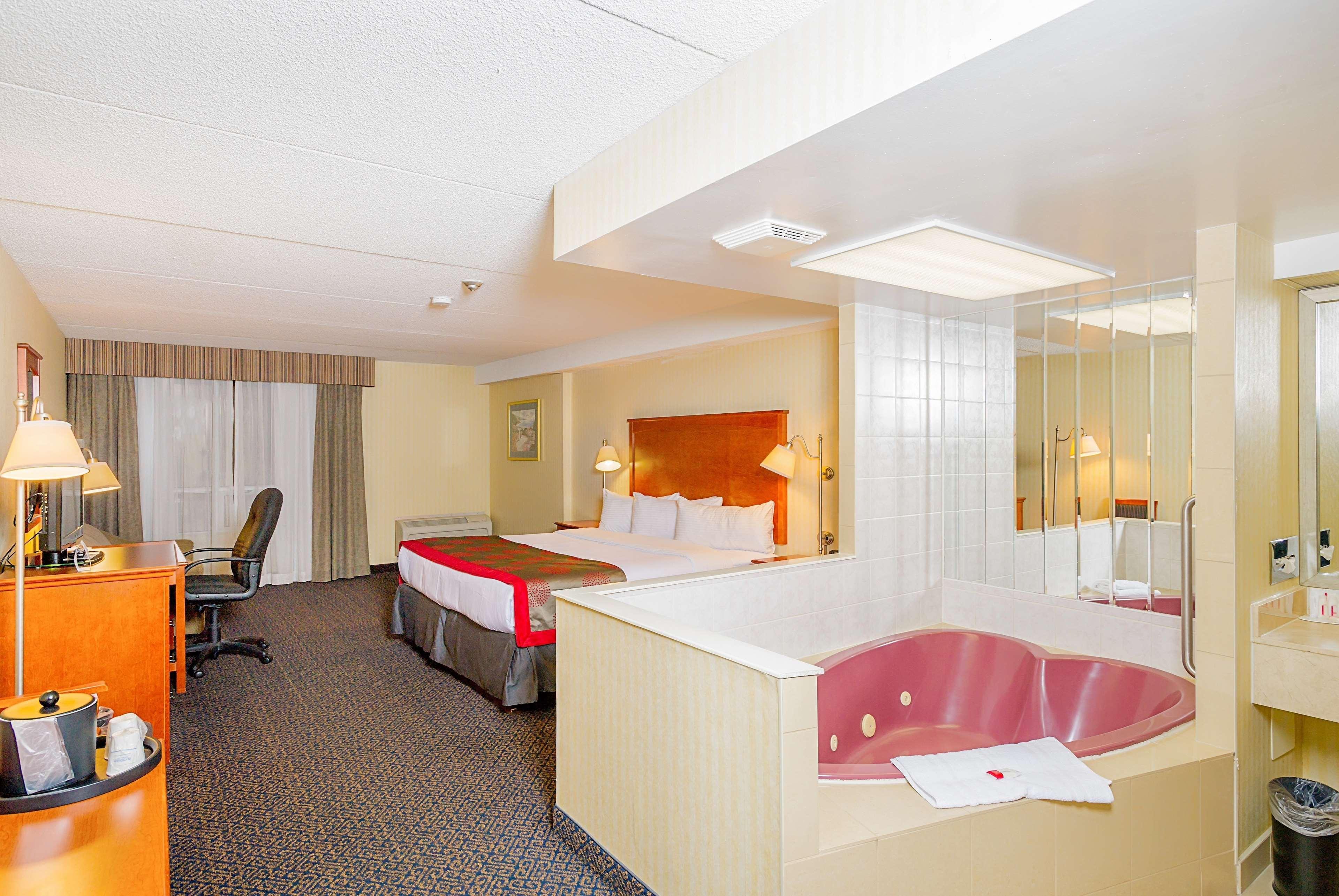 Ramada By Wyndham By The River Hotel 3*