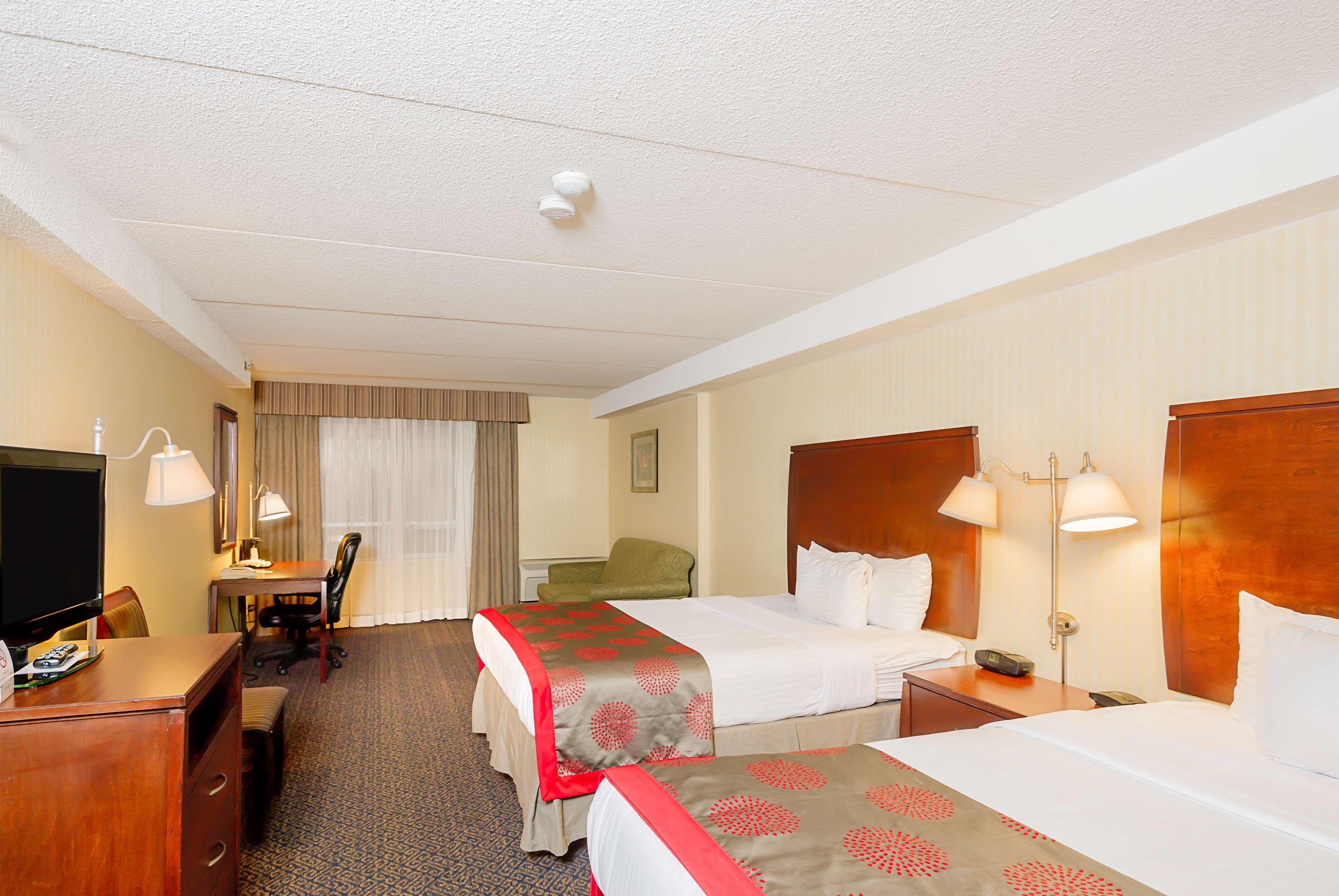 Hotel Ramada By Wyndham By The River