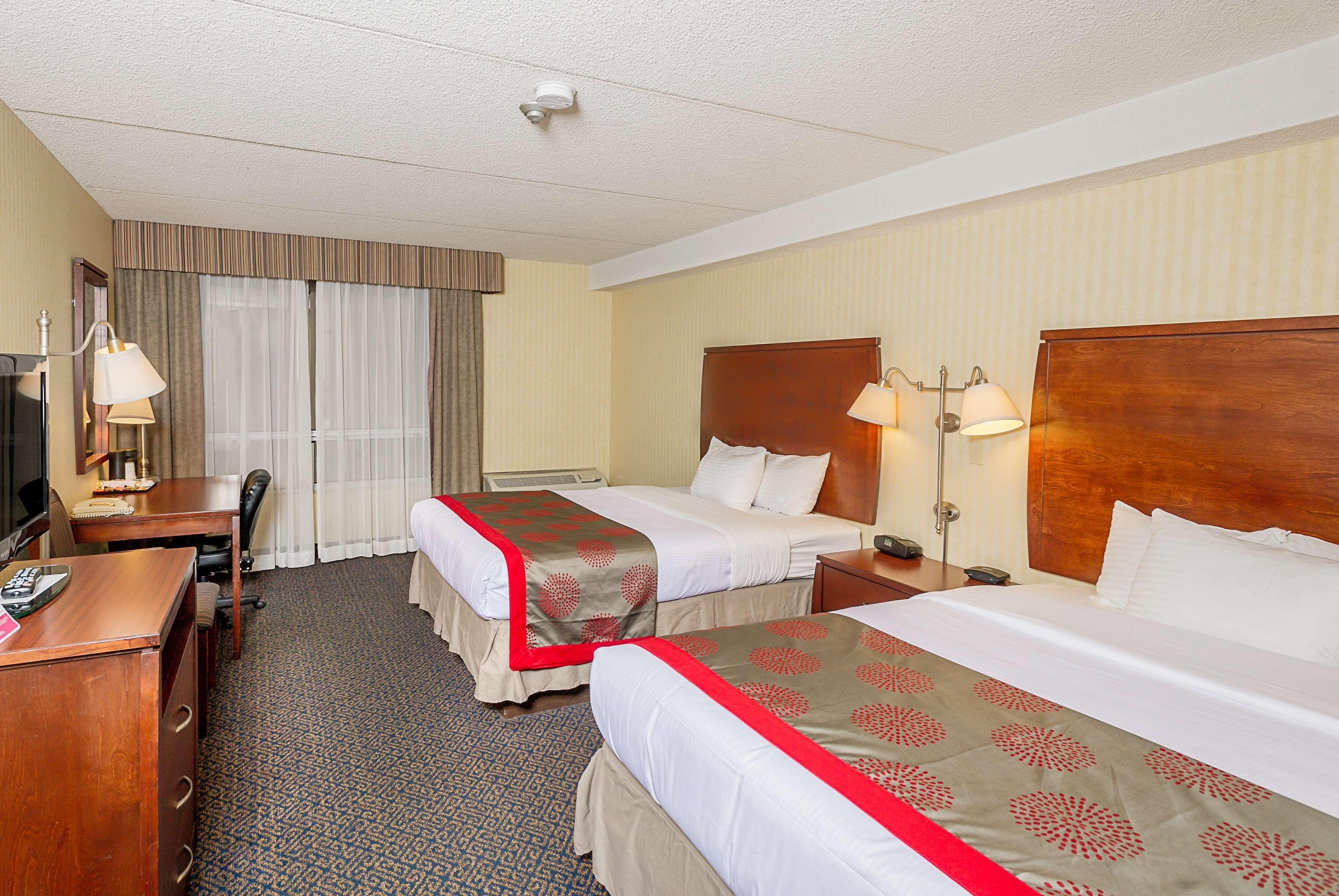 Hotel Ramada By Wyndham By The River