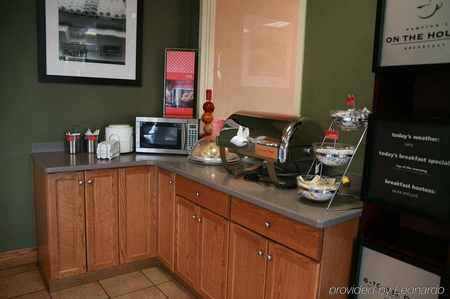 Hotel Ramada By Wyndham By The River 3*
