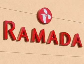 Hotel Ramada By Wyndham By The River 3*