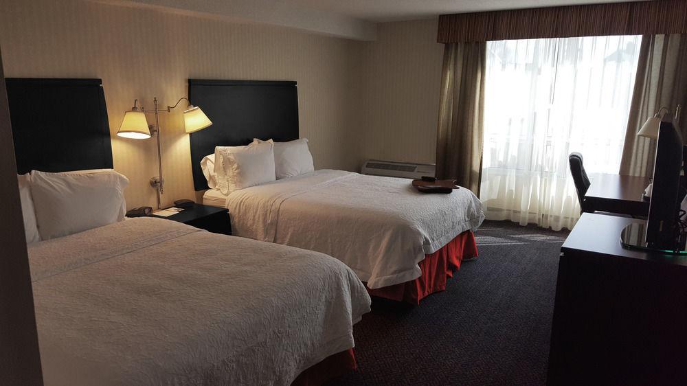 Hotel Ramada By Wyndham By The River 3*