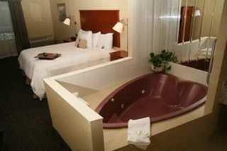 Hotel Ramada By Wyndham By The River