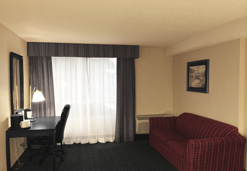 Hotel Ramada By Wyndham By The River Niagara Falls