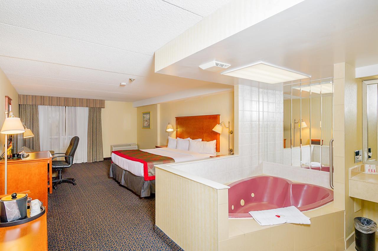 Hotel Ramada By Wyndham By The River Niagara Falls