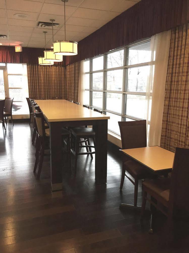 Ramada By Wyndham By The River 3*