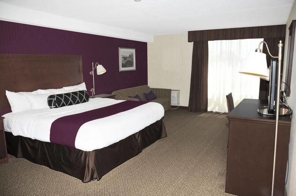 Ramada By Wyndham By The River Hotel